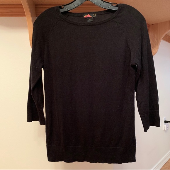 Simple Black Crew Neck Sweater w Quarter Sleeves - Picture 1 of 6